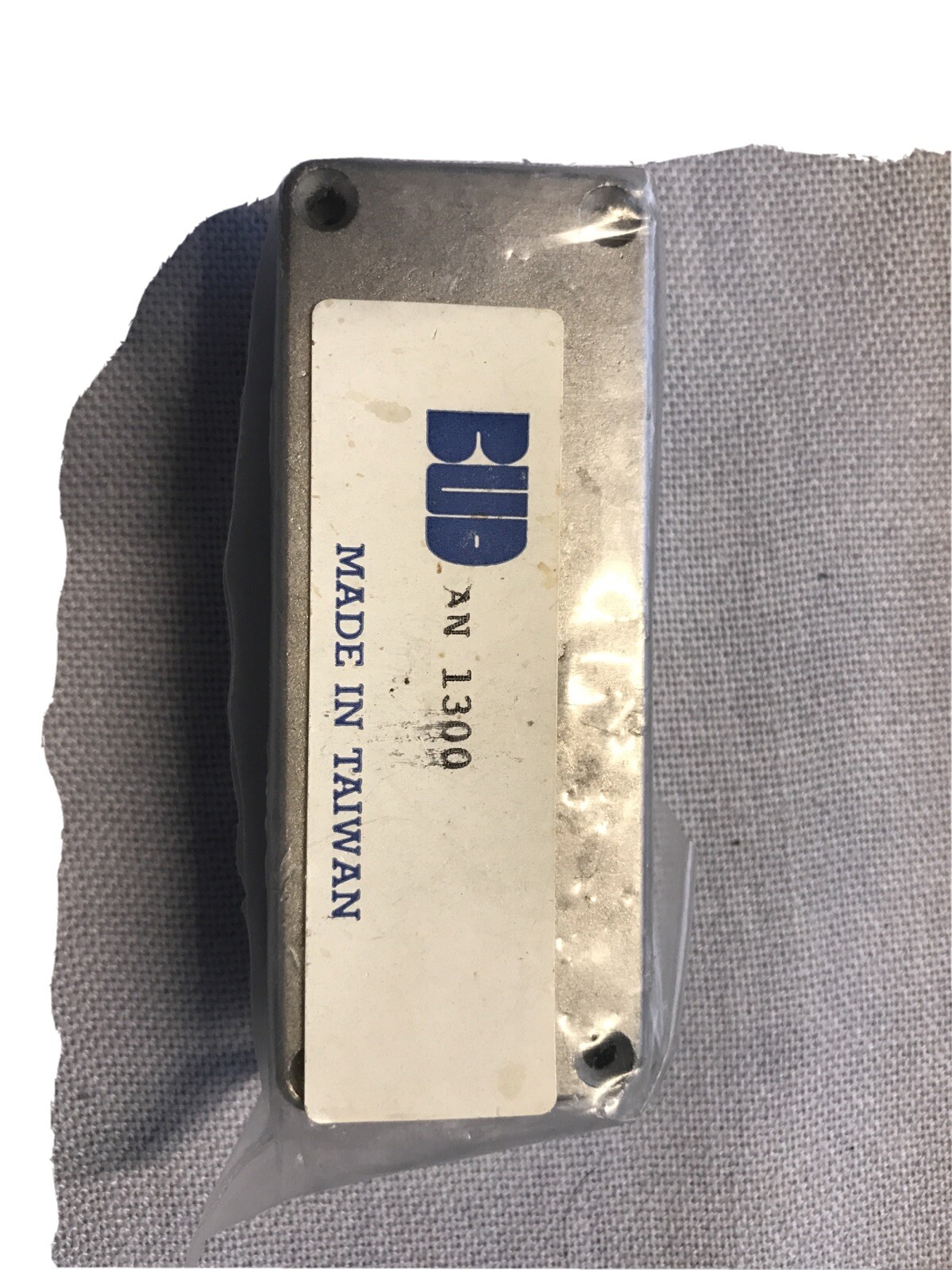 BUD AN-1300 NIB AN1300 Metal Box